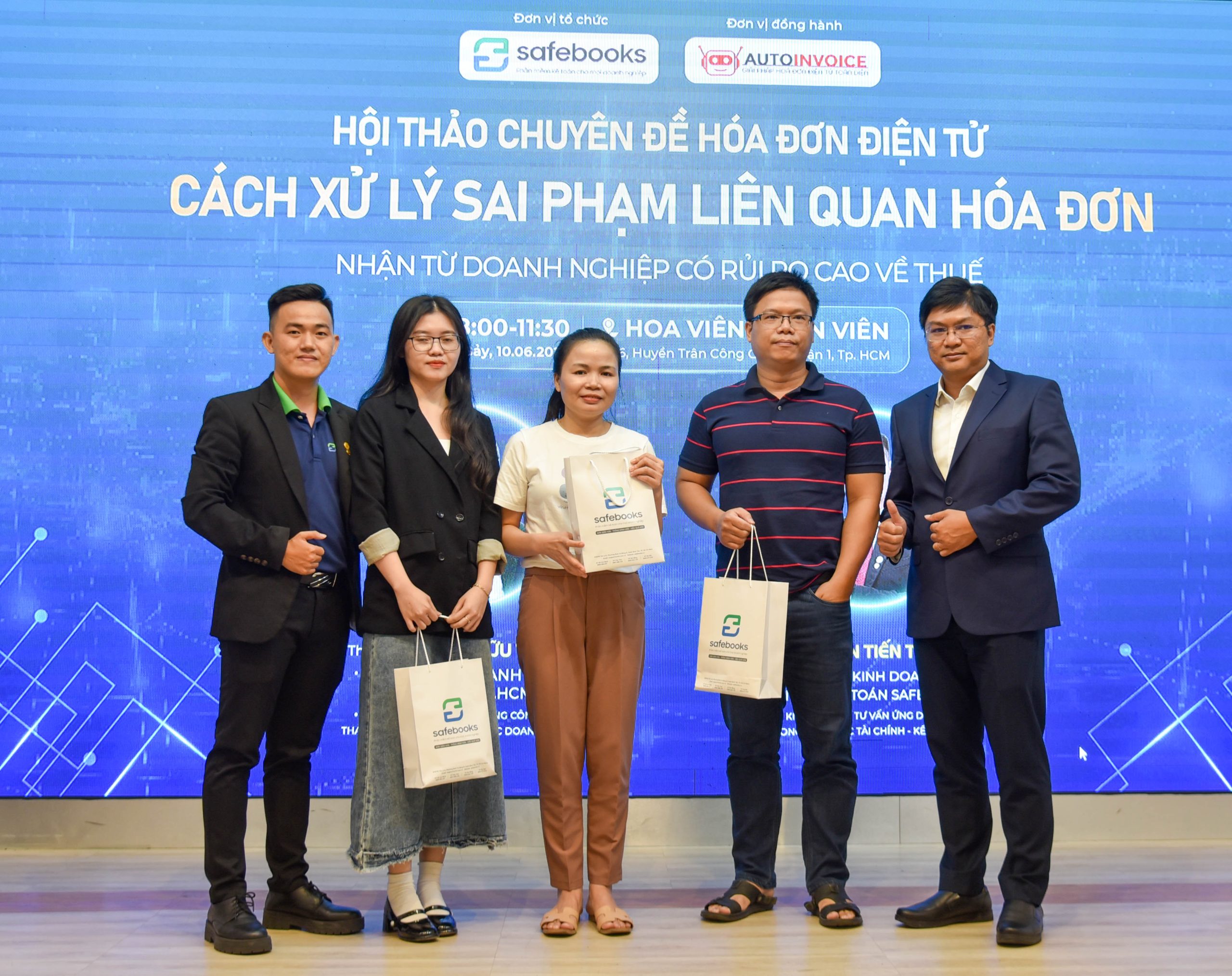 Các khán giả may mắn trúng thưởng trong chương trình hôm qua